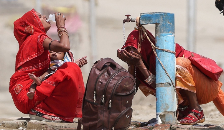 mother and child summer afp